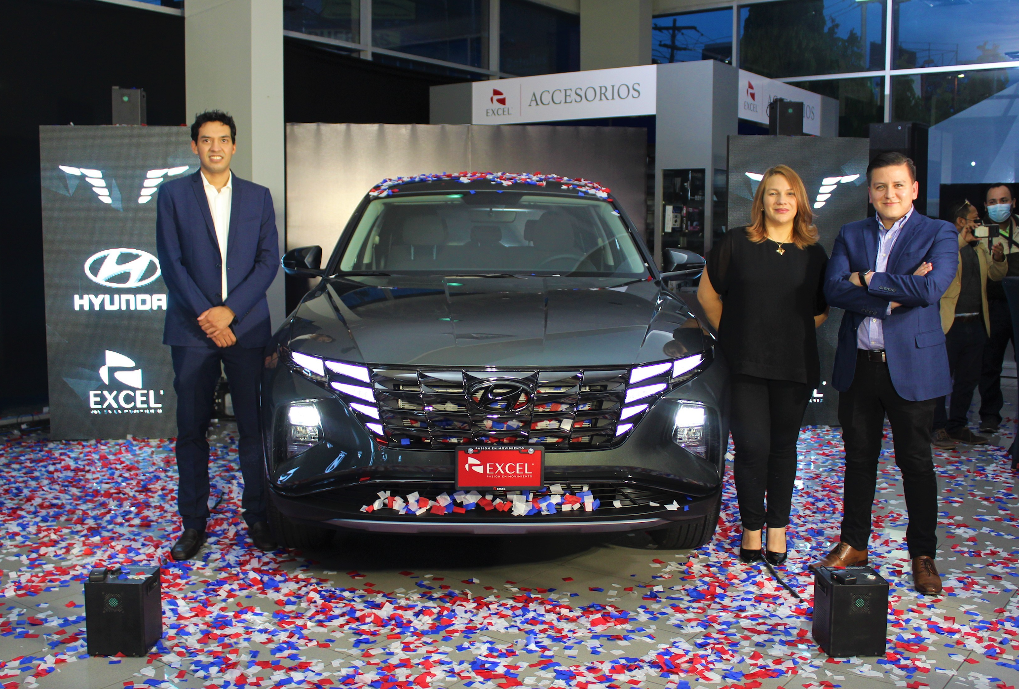 Hugo Flores, Karlina Gutierrez y Rodrigo Lopez.