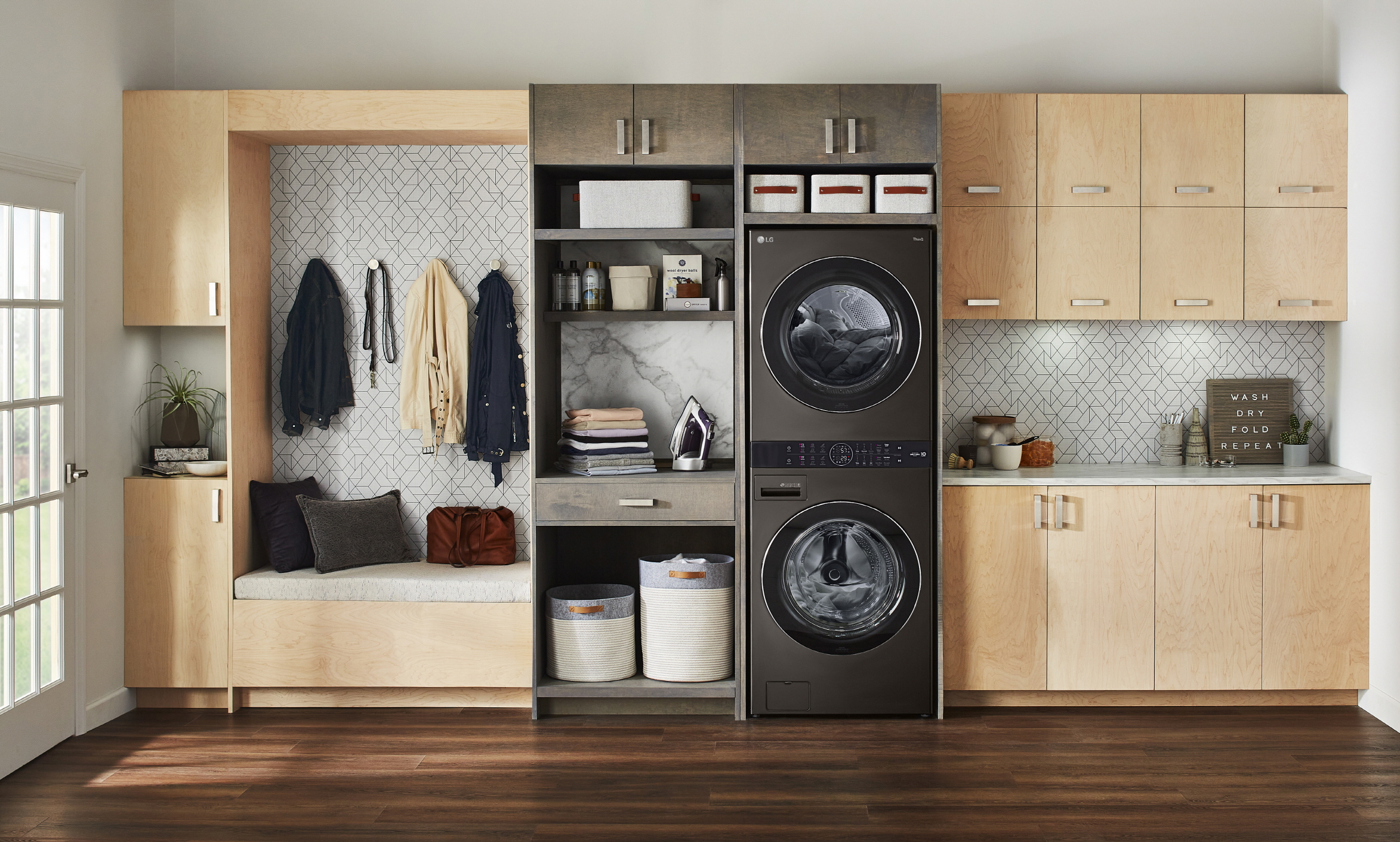 WashTower_BlackSteel_Lifestyle.